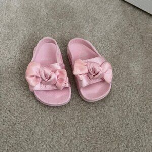 Pink bow tie flip flops